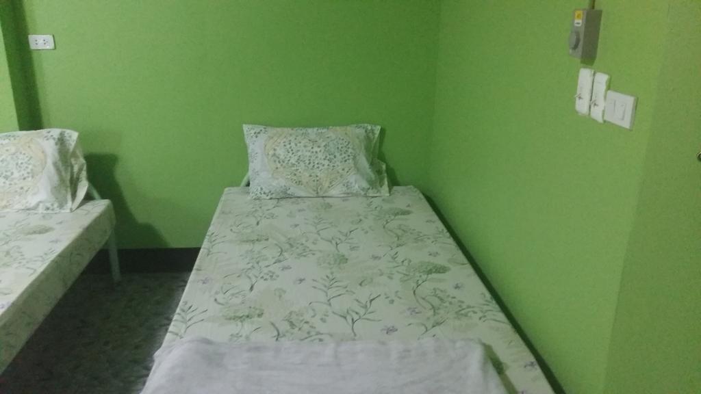New C.H. Guest House Bangkok Camera foto