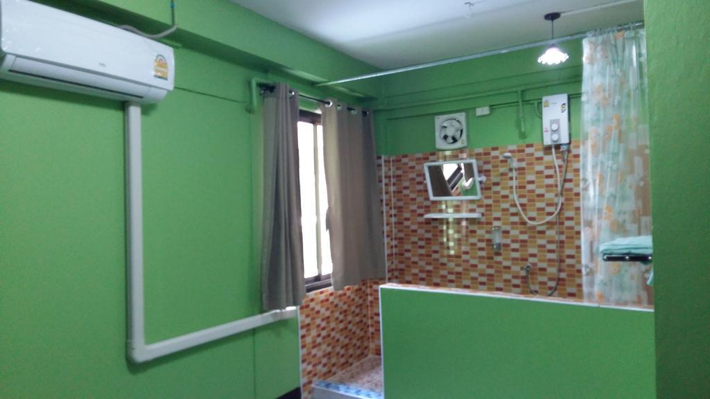 New C.H. Guest House Bangkok Camera foto
