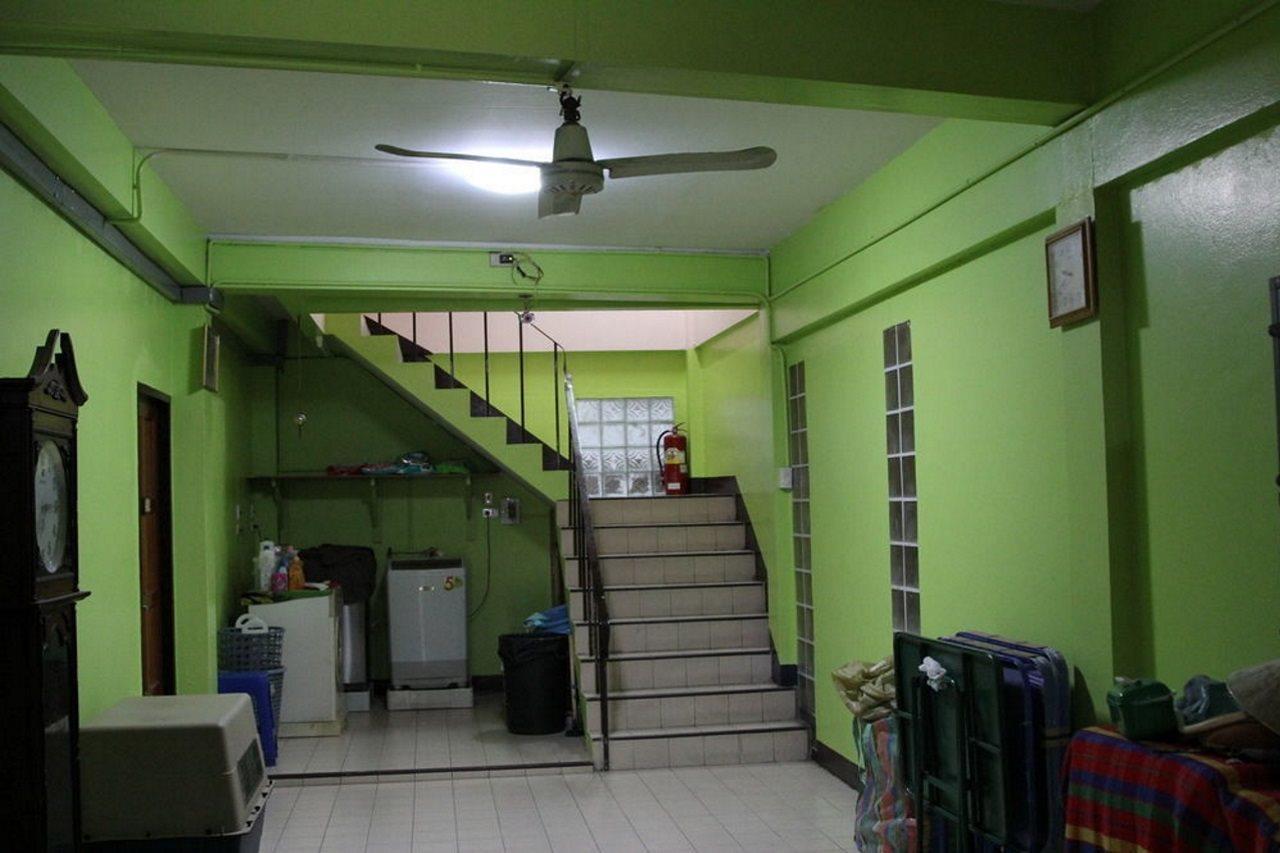 New C.H. Guest House Bangkok Esterno foto