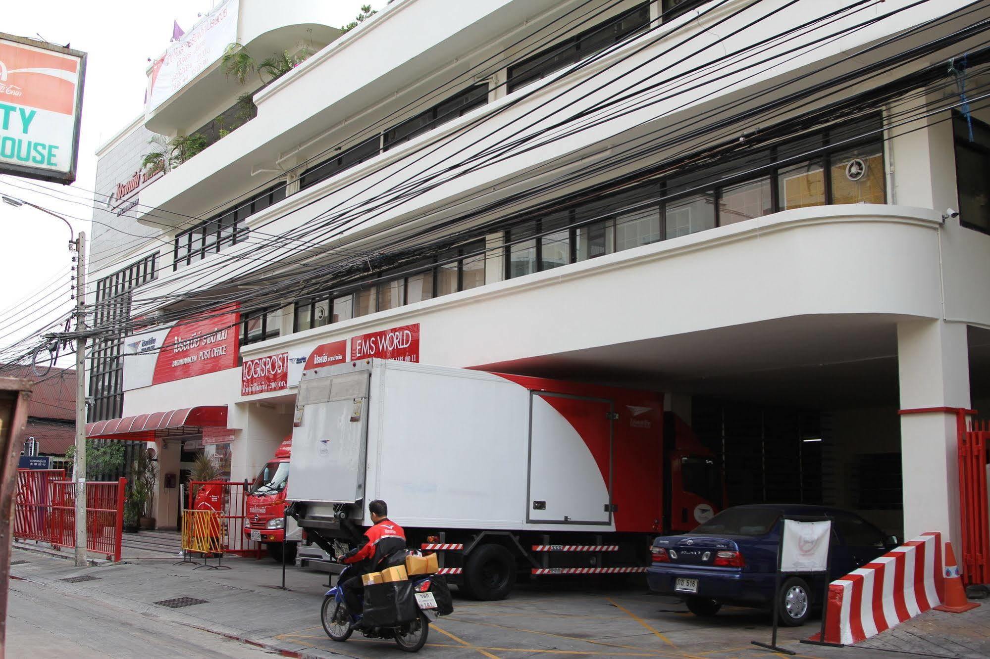 New C.H. Guest House Bangkok Esterno foto