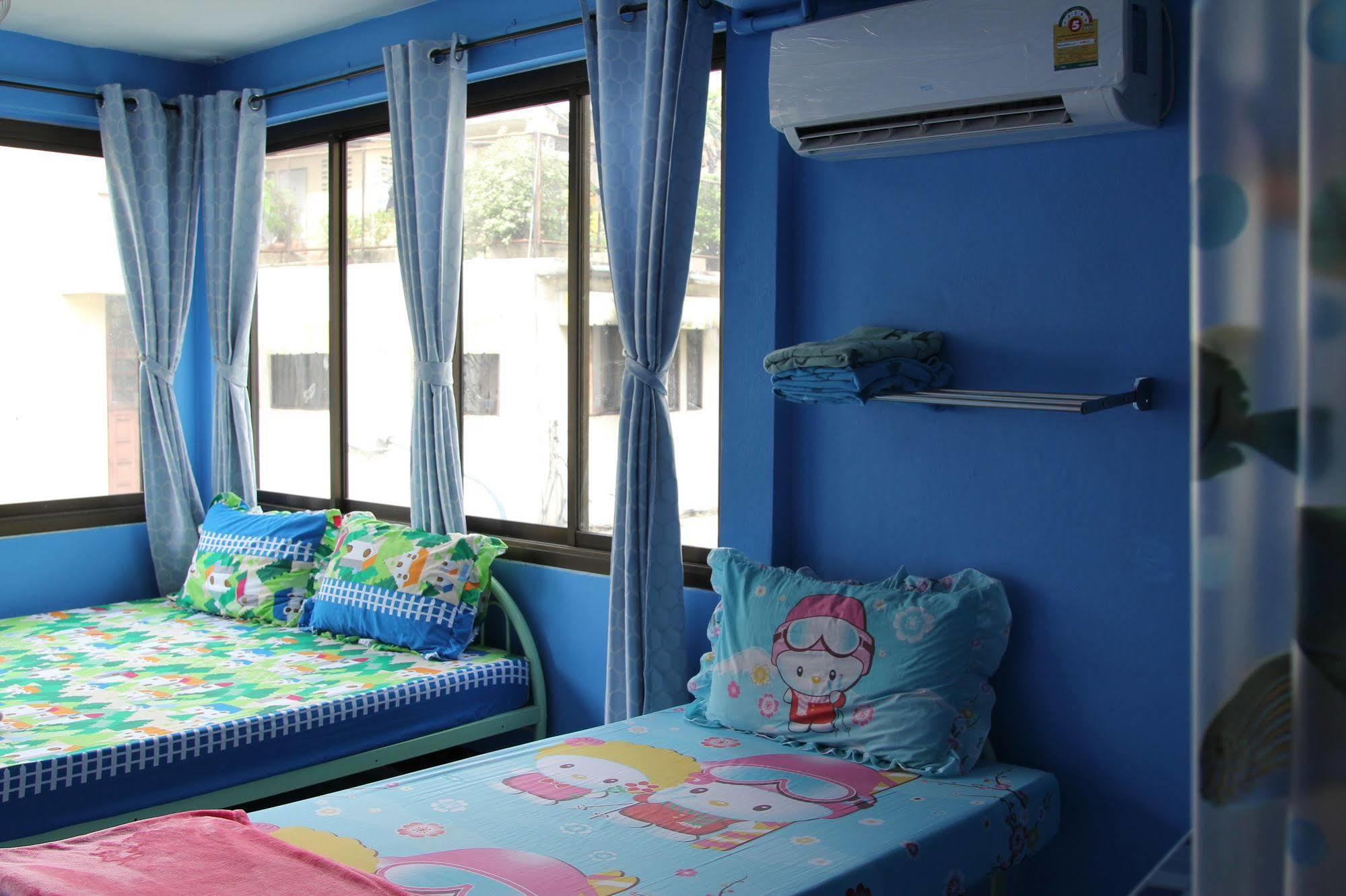 New C.H. Guest House Bangkok Esterno foto