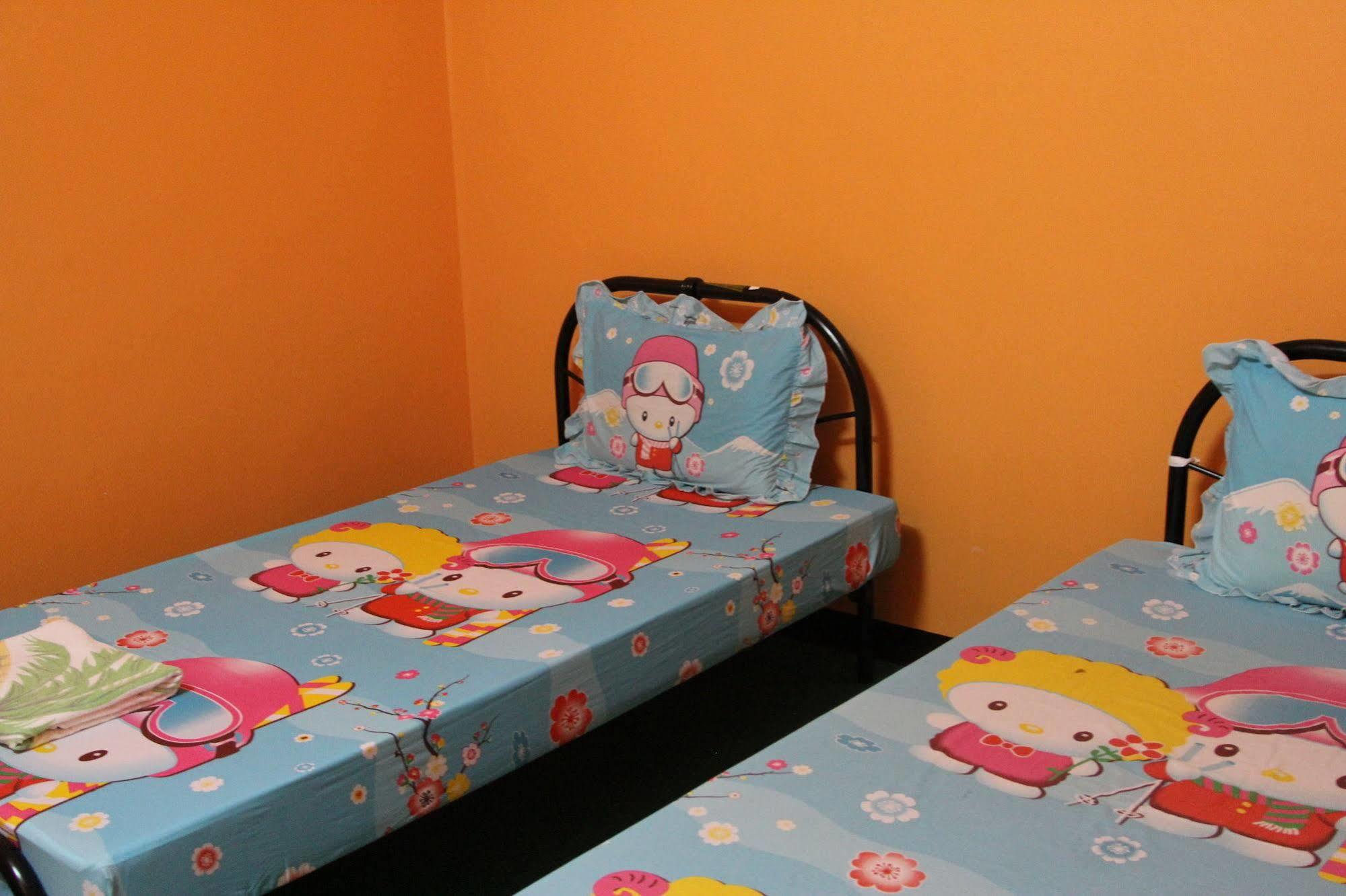New C.H. Guest House Bangkok Esterno foto