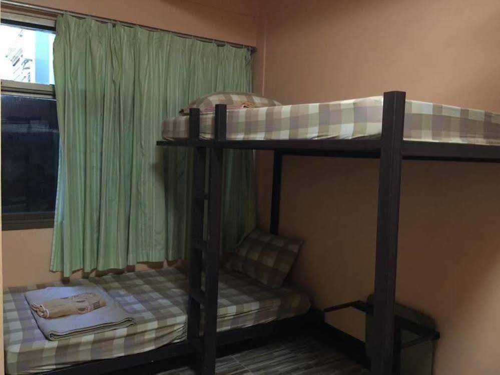 New C.H. Guest House Bangkok Esterno foto
