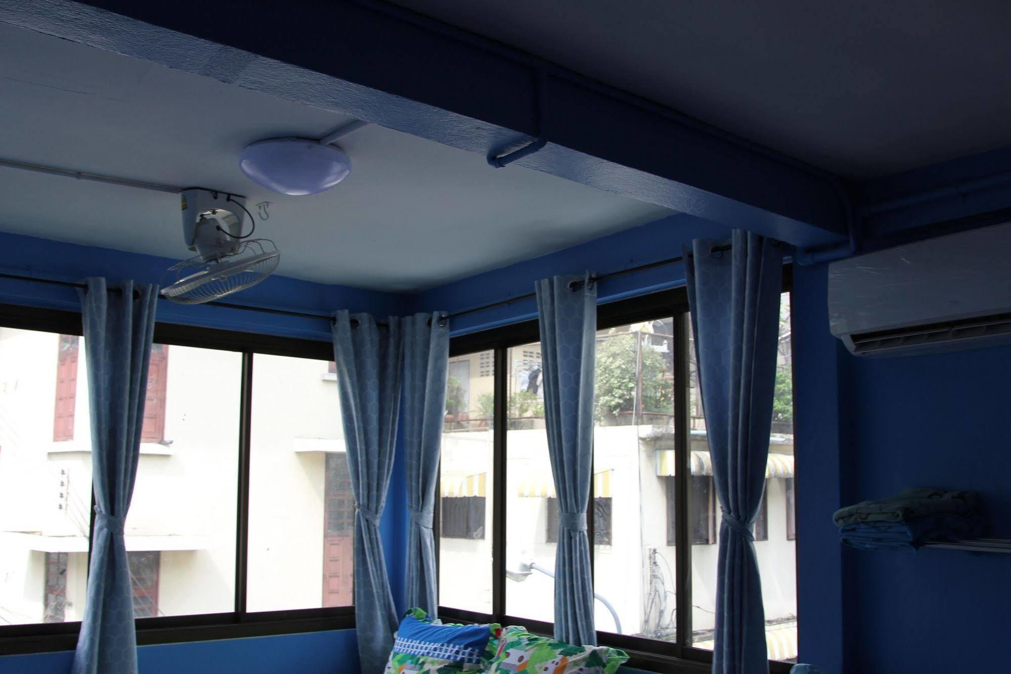 New C.H. Guest House Bangkok Esterno foto