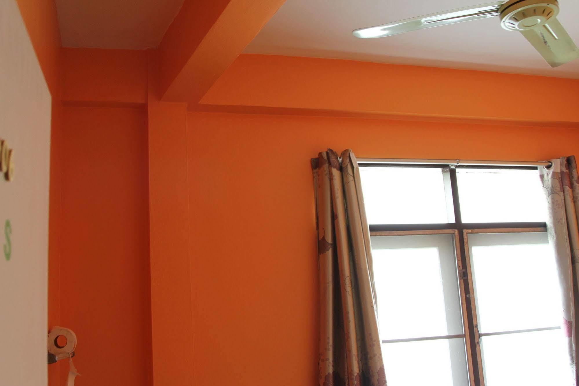 New C.H. Guest House Bangkok Esterno foto