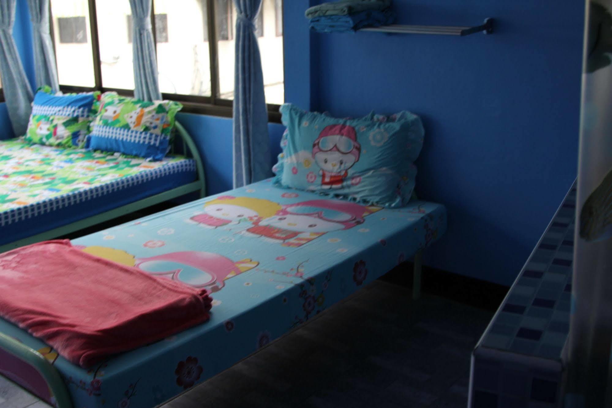 New C.H. Guest House Bangkok Esterno foto