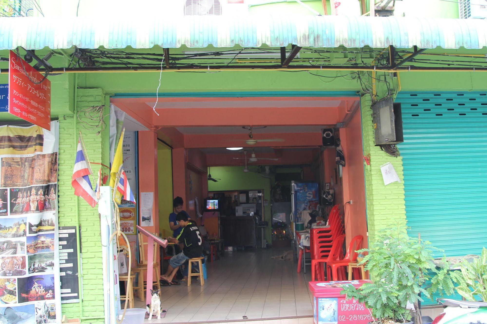 New C.H. Guest House Bangkok Esterno foto